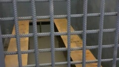 Полиция Актобе показала, в каких условиях содержали задержанных после массовых беспорядков