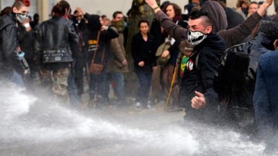 Во Франции на митинге против закона "О глобальной безопасности" задержали 75 человек и пострадали 12 полицейских