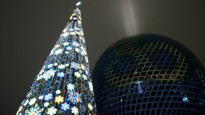 Главную новогоднюю ёлку страны зажгли в Нур-Султане