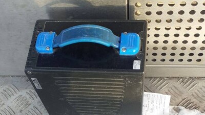 В Нур-Султане инкассаторы забыли кейс с деньгами возле терминала, его вернули прохожие