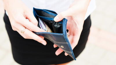 Сотрудники Казпочты присвоили деньги жительницы Акмолинской области. Она пришла за выплатой через пять лет