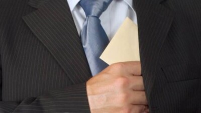 В Туркестанской области чиновник признался, что получил 5 млн тенге от частной школы за выдачу лицензии