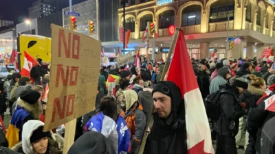 Полиция Оттавы призвала ввести комендантский час из-за митингов против антиковидных мер