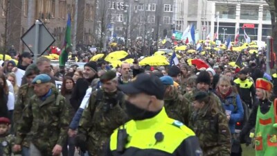В Амстердаме прошла многотысячная манифестация против антиковидных мер 