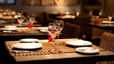 В Москве невакцинированным людям запретили посещать кафе и рестораны без ПЦР-теста