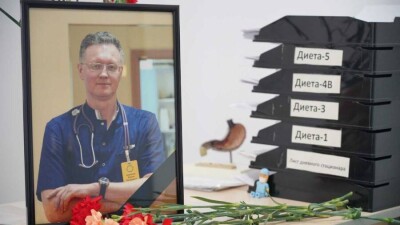 "Какие враги? Это огромная душа". В Алматы простились с убитым доктором Шумковым