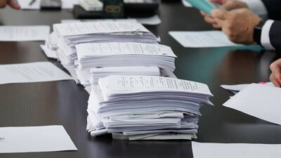 Глава ЦИК Кыргызстана предложила несогласным с итогами выборов партиям вместе пересчитать голоса