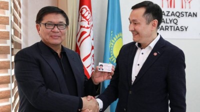 Ермухамет Ертысбаев вступил в Народную партию Казахстана