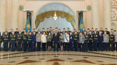 Токаев вручил ордена и медали военнослужащим и сотрудникам правоохранительных органов