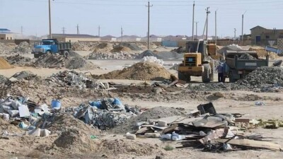 Замакима Жанаозена оштрафовали за мусорные свалки