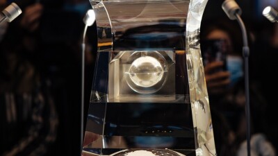 В национальном музее Китая показали посетителям образцы лунного грунта