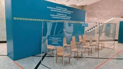 В Нур-Султане на всех избирательных участках установили защитные перегородки из стекла