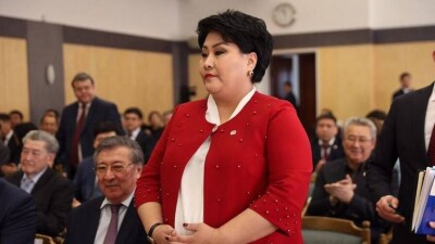 Подозреваемую в получении взятки замакима Атырауской области отправили под домашний арест