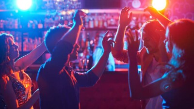 В Казахстане разрешат работу ночных клубов для посетителей с "зелёным" статусом в Ashyq