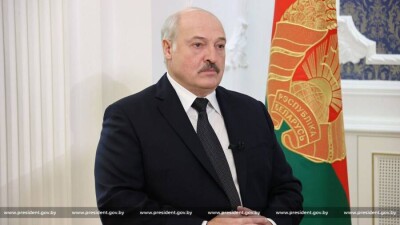Лукашенко пригрозил Западу, что будет вечным президентом, если продолжится "атака на страну"