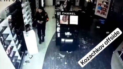 МЧС опроверг информацию о том, что спасатели грабили бутики в аэропорту Алматы