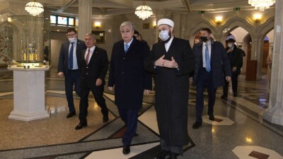 Токаев посетил мечеть "Кул Шариф" и Благовещенский собор в Татарстане