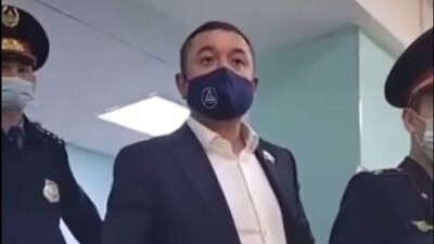 Депутат маслихата Нур-Султана грубо ответил многодетным матерям в здании акимата