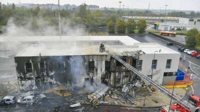 Самолёт врезался в здание в Милане