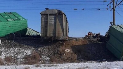 В Карагандинской области 12 вагонов с пшеницей сошли с рельсов, поезд следовал в Афганистан