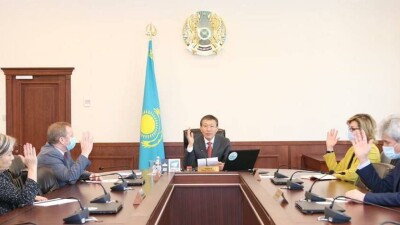 Вакантные мандаты депутатов мажилиса передали двум представителям Народной партии Казахстана