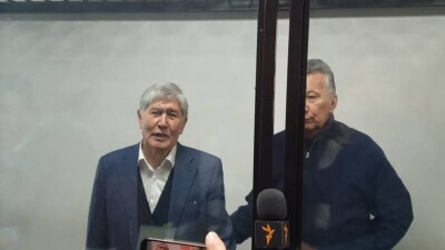 Алмазбек Атамбаев о состоянии здоровья: Хотят, чтобы я умер, но у меня стоит задача не умирать