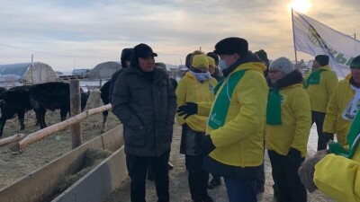 Кандидаты в депутаты от партии "Ауыл" встретились с кооперативом "Азат-Ет" Аккольского района в Акмолинской области