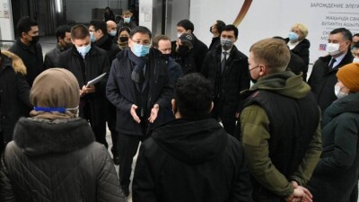 Досаев встретился с предпринимателями, чей бизнес пострадал во время беспорядков в Алматы