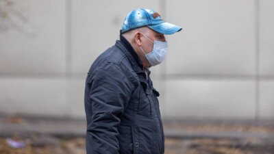 Почему не отменяют масочный режим в Алматы, пояснили санврачи