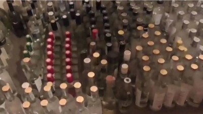 Больше 150 тысяч бутылок с суррогатным алкоголем нашли в цехе Алматы