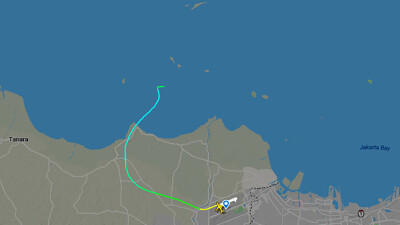Самолёт индонезийской авиакомпании упал в воду близ Джакарты. На борту находились более 50 человек