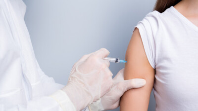 Алгоритм работы временных прививочных пунктов в ТРЦ и на рынках утвердили в Алматы