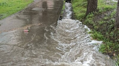 В Алматы коммунальные службы ликвидируют последствия ливня