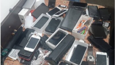 Мобильные телефоны, ножи и наркотики нашли в гостинице в Алматы