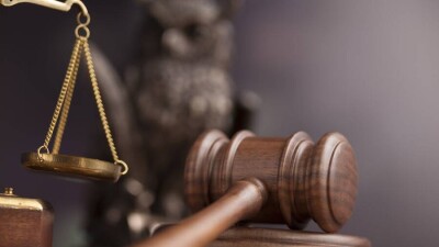 Суд завершил оглашение приговора Навальному. Ему дали 9 лет колонии