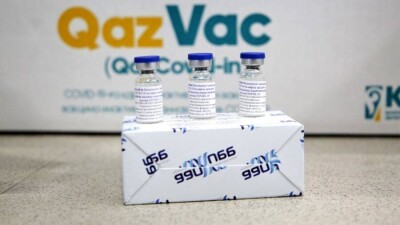 В Алматы доставили около 80 тысяч доз вакцины QazVac