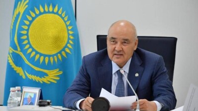 Аким Туркестанской области призвал подчинённых вставать в пять утра