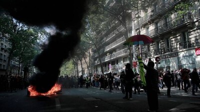 Полицейские задержали 45 человек на первомайской демонстрации в Париже