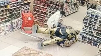 В Mega Alma-Ata проверят крепления всех конструкций в ТРЦ после падения статуи героя комиксов на ребёнка