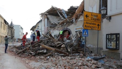В Хорватии из-под завалов после землетрясения вытащили более 30 человек