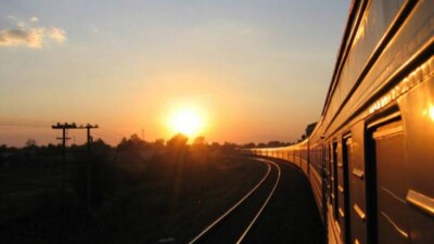 Проводник поезда украл у пассажира из-под подушки телефон