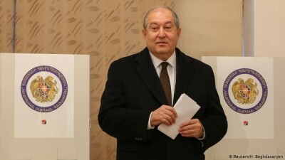 Президента Армении, который заразился коронавирусом нового типа, госпитализировали с осложнениями