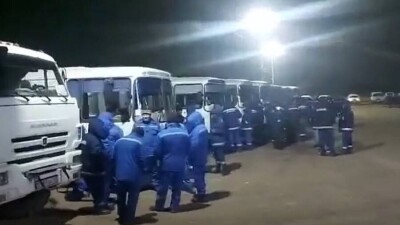 В Мангистау нефтяники требуют повысить им зарплату