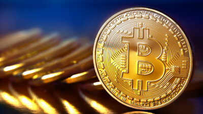 Цена биткоина снизилась почти на 8%