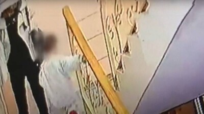 В Нур-Султане женщина украла у двухлетнего ребёнка мобильный телефон