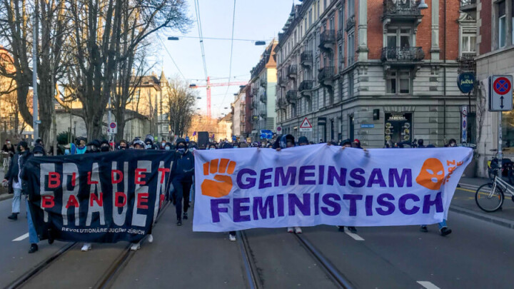 В Цюрихе полиция разогнала демонстрацию феминисток слезоточивым газом