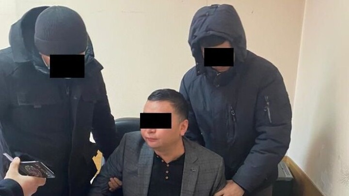 В Кыргызстане задержали начальника пресс-службы президента. Его подозревают в вымогательстве