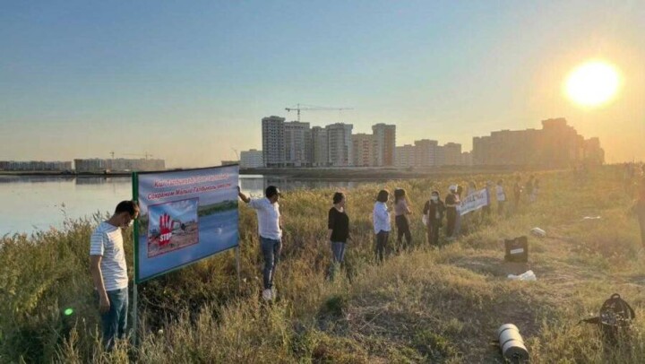 Защитники Малого Талдыколя в Нур-Султане запустили акцию "Обними озеро"