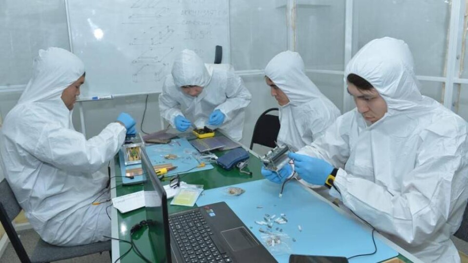 Казахстанские учёные создали конструкторы искусственных спутников Земли и имплантаты из титана