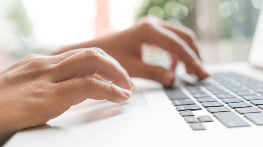 Можно ли подать заявку на снятие пенсионных накоплений 31 декабря и в праздничные дни